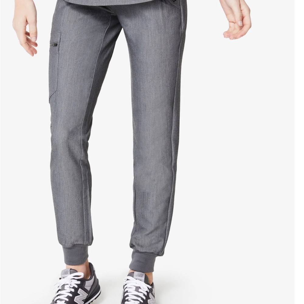 FIGS Zamora Joggers in Graphite Small Petite